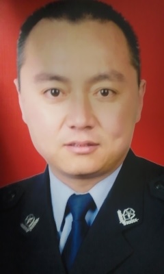李君