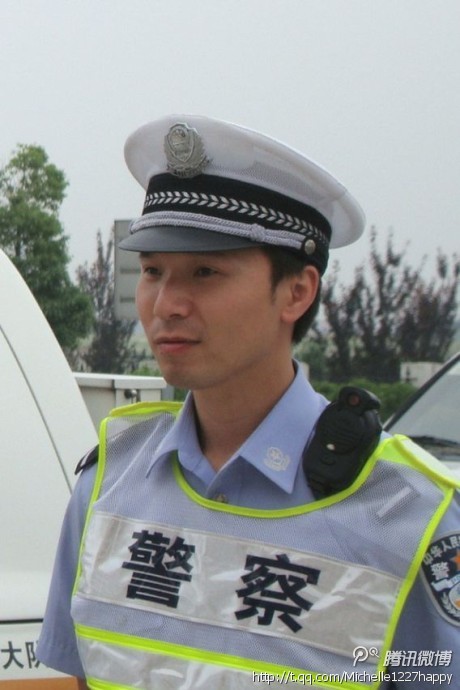 民警吴连表