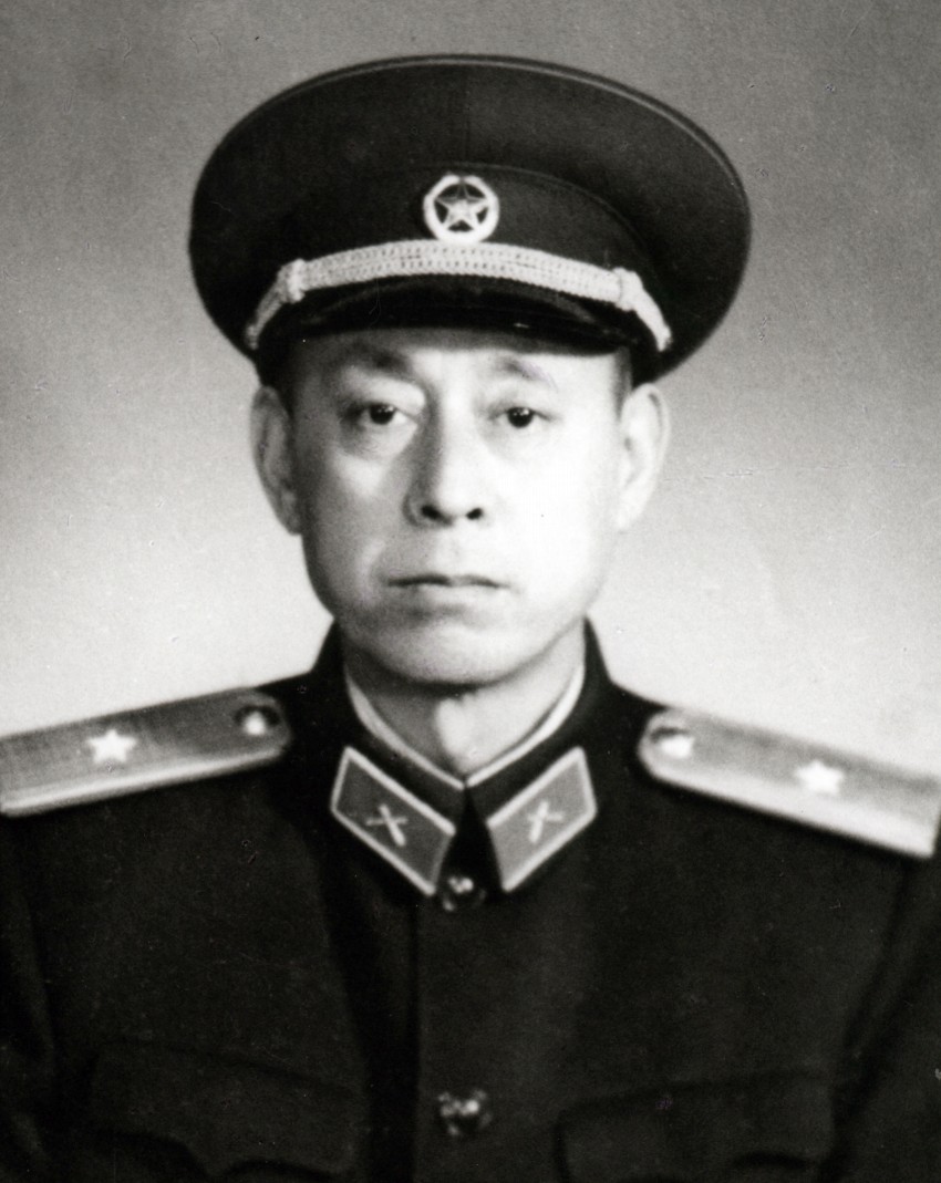 颜伏