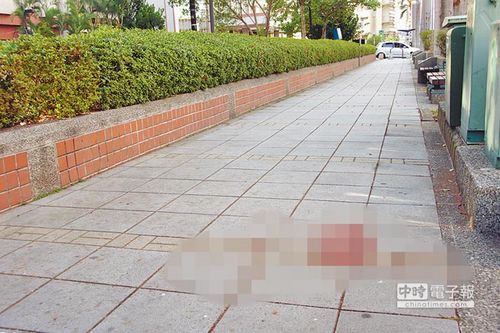 台湾男子医院前狂刺陌生人无辜妇人挨7刀
