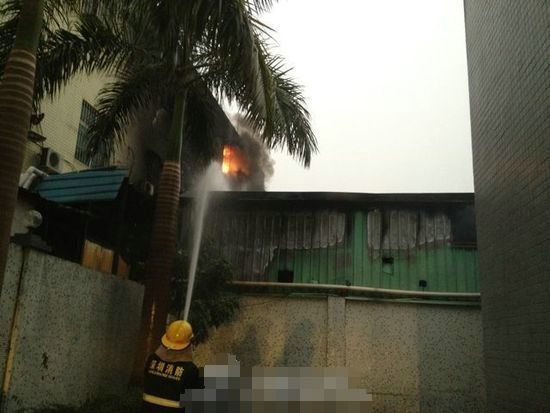 深圳光明新区一农批市场火灾已致15人死5人伤