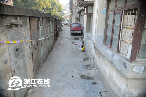 两帮人为争和姑娘吃烧烤火拼18岁小伙被捅死