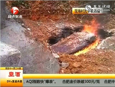 老农土葬后遭民政局挖墓焚尸安徽称正调查此事