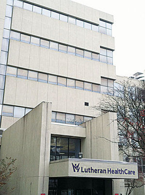 纽约一华裔男子在医院跳楼身亡24小时后被发现