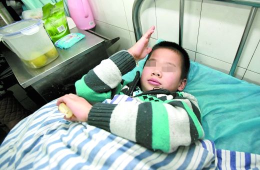 6岁男孩模仿奥特曼飞翔6楼摔下神志清醒