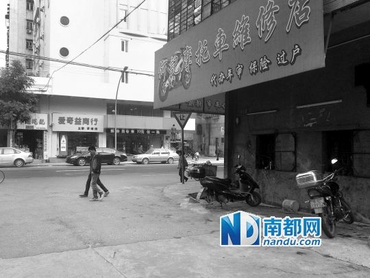男子或精神病发作闹市砍人后自杀致2死1伤