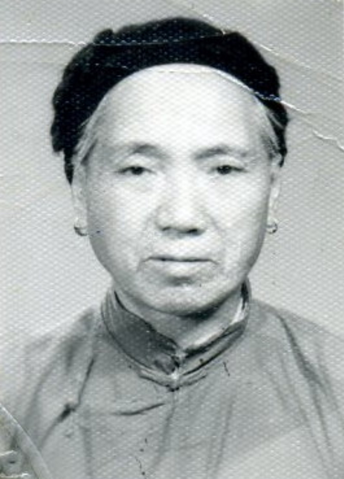 岳祖妣邓小糯