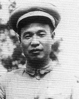 范　明