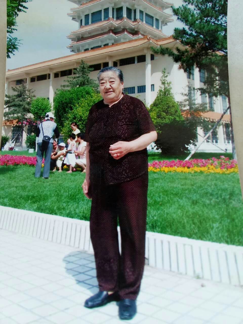 王凤英