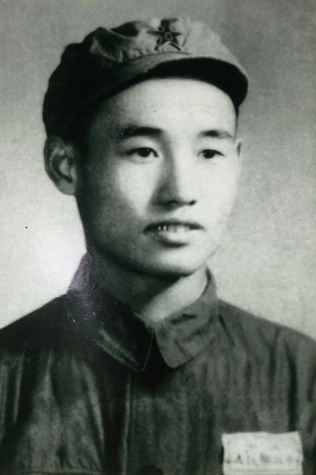 介绍父亲的生活点滴，从中管探父亲积极勤劳的背影。