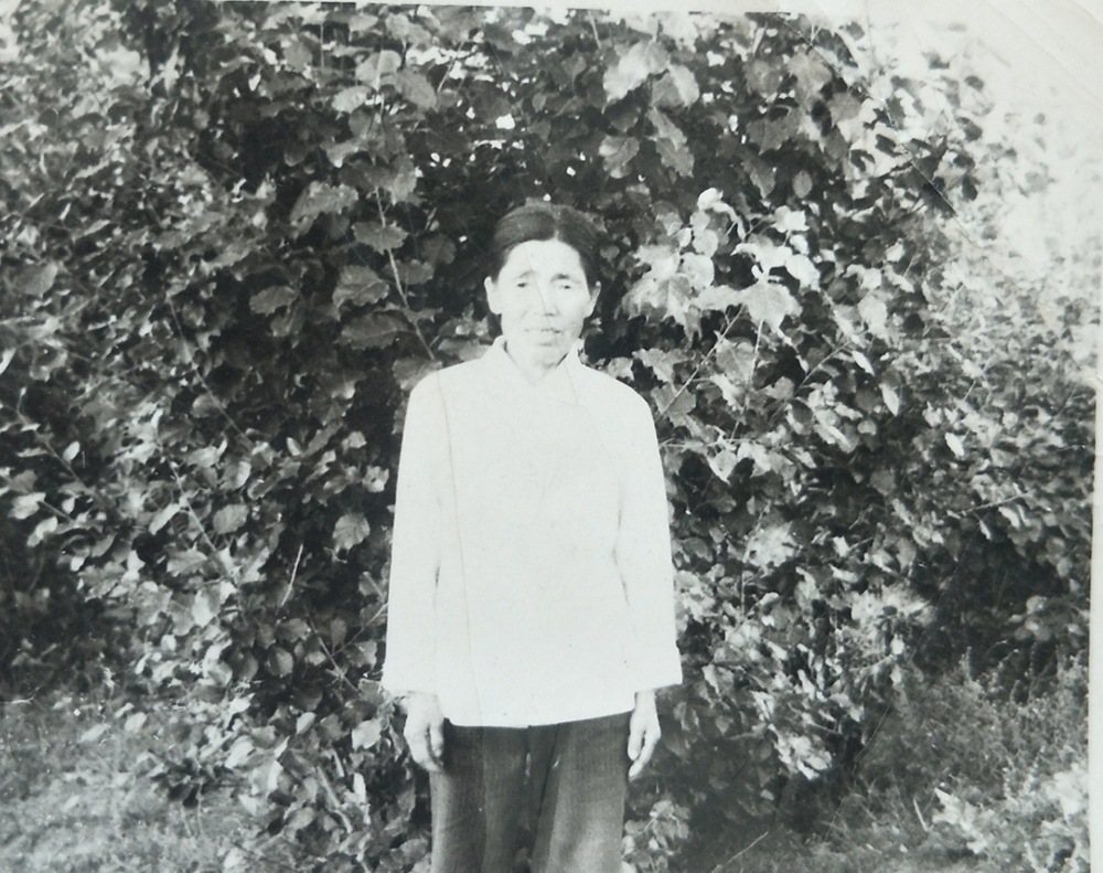 边丽荣