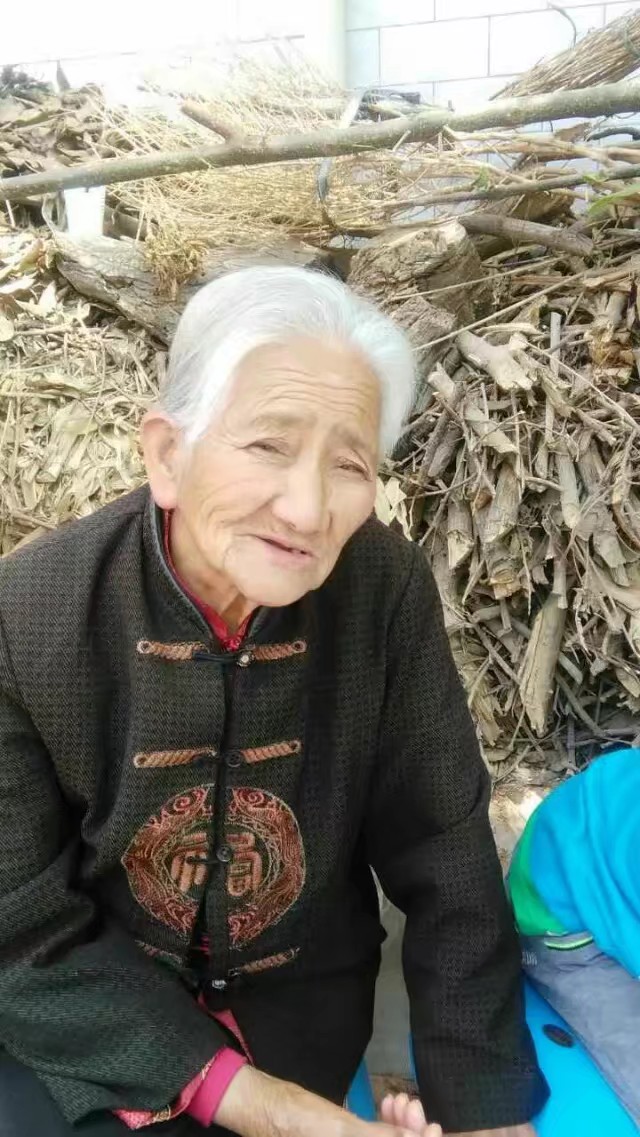 母亲  吕秀梅
