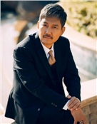 演员李崇霄