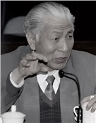 人民日报社原副总编辑、中国记协原党组书记郑梦熊