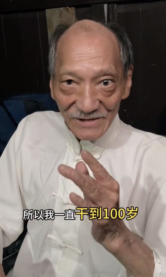 华语男演员、导演、编剧、武术指导袁祥仁