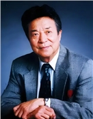 著名男高音歌唱家李光羲