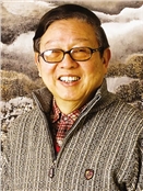 中国美术家协会会员，一级美术师，扬州书画院原副院长鞠伏强