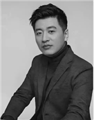 江苏省第十四届人民代表大会代表，苏州峰学蔚来教育科技有限公司原法定代表人张雪峰