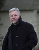 美国男作家丹·西蒙斯