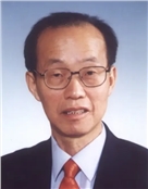 中国社会科学院学部委员、经济学家、消费与市场理论学家杨圣明