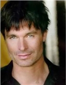 美国男演员帕特里克·茂顿