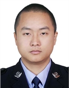 广东省韶关市翁源县公安局新江派出所教导员、三级警长白嘉秦