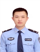李文龙