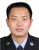 铜鼓县公安局交警大队大队长、四级高级警长席新民