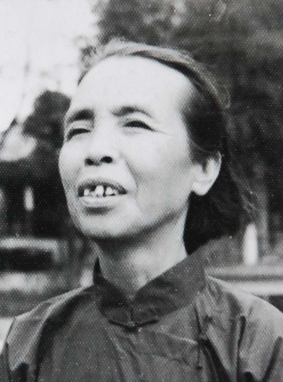 范秉英